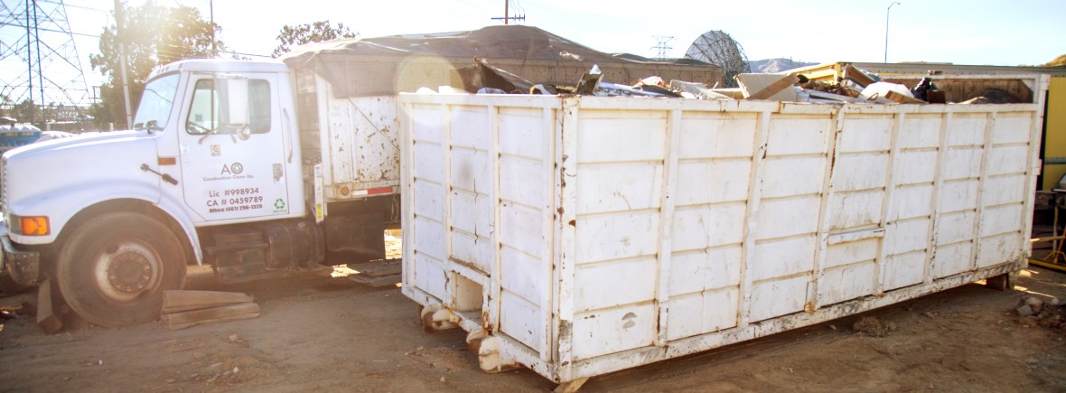 Dumpster rental service based in Santa Clarita, California.
